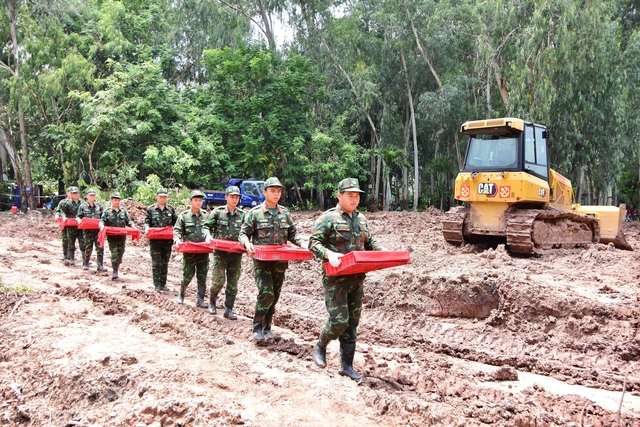 Hơn 3 tháng tìm kiếm, quy tập 701 hài cốt tại công viên Lê Thị Riêng - Ảnh 2.