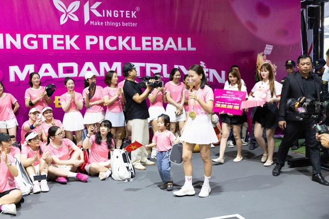 Nữ doanh nhân Madam Truyền với giải pickleball đặc biệt ấn tượng dành cho phái nữ - Ảnh 2.