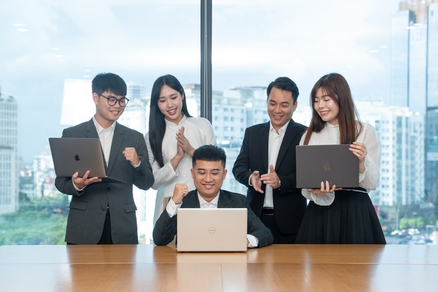 Cử nh&acirc;n vừa tốt nghiệp n&ecirc;n x&acirc;y lợi thế nghề nghiệp ngay từ sớm - Ảnh 1.