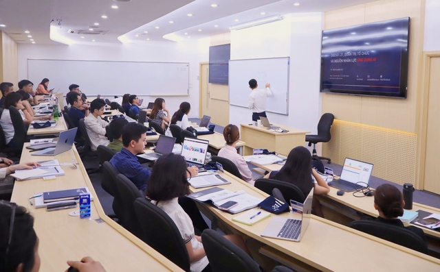 Cử nh&acirc;n vừa tốt nghiệp n&ecirc;n x&acirc;y lợi thế nghề nghiệp ngay từ sớm - Ảnh 3.