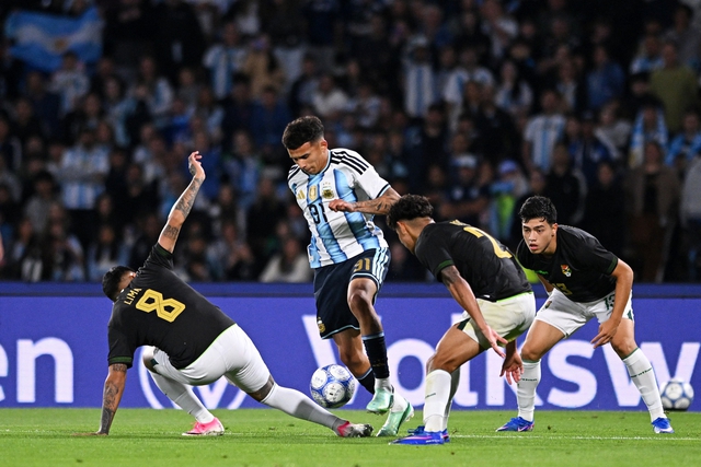 Messi được trao tặng bằng tiến sĩ danh dự trong ngày đội tuyển Argentina thắng đậm Bolivia- Ảnh 1.