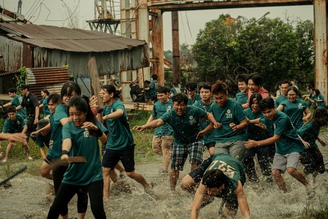 'Trại buôn người' thu hơn 160 tỉ, đạo diễn lên tiếng khi phim bị quay lén - Ảnh 1.