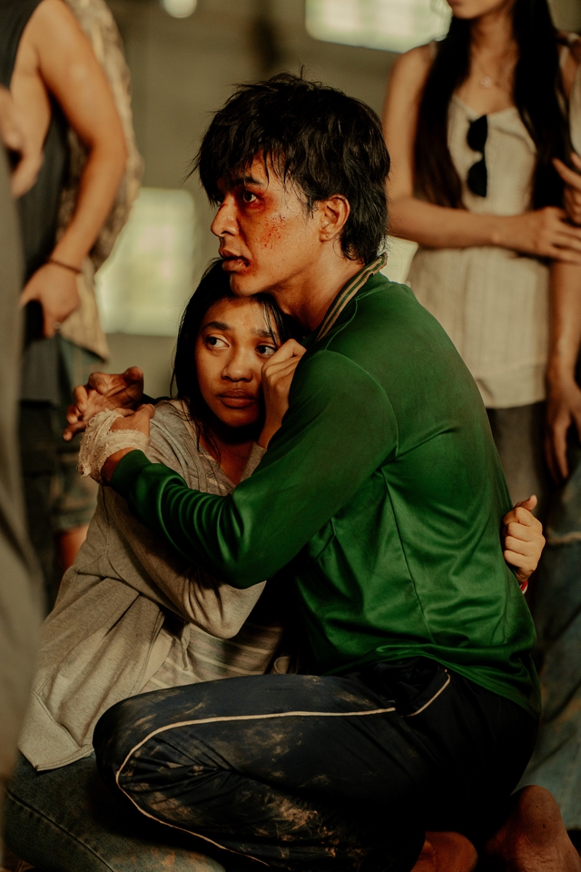 'Trại buôn người' thu hơn 160 tỉ, đạo diễn lên tiếng khi phim bị quay lén - Ảnh 2.