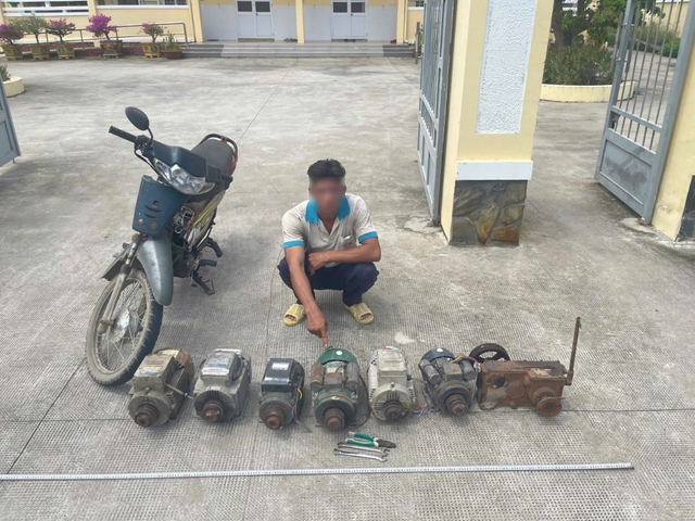 Bắt người thực hiện hàng chục vụ trộm mô tơ, giảm tốc tại các vuông tôm - Ảnh 1.