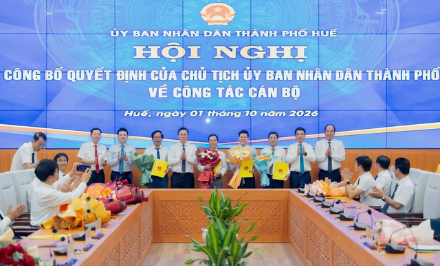 Huế điều động bổ nhiệm 17 cán bộ lãnh đạo các sở, ban quản lý dự án - Ảnh 2.
