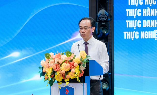 Bộ trưởng Bộ GD-ĐT nêu 3 yêu cầu với giáo dục đại học năm học mới - Ảnh 1.
