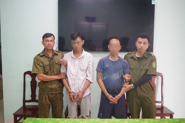 An Giang bắt nhiều vụ trộm chó có súng điện, bột ớt và bình xịt hơi cay - Ảnh 1.