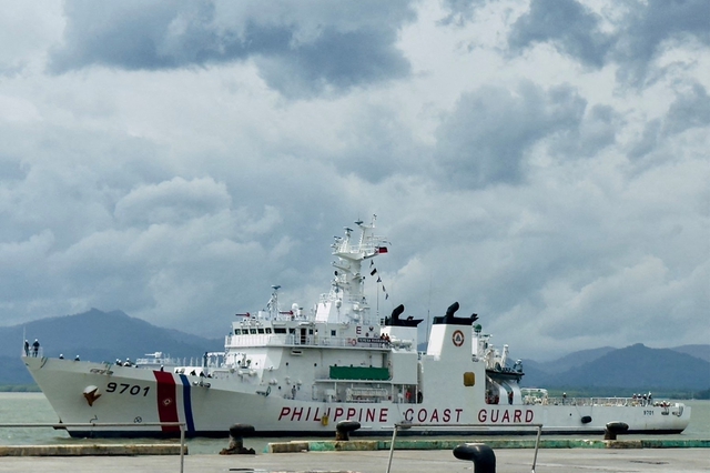 Philippines điều tàu lớn nhất để đuổi tàu Trung Quốc khỏi vùng biển gần Đài Loan - Ảnh 1.