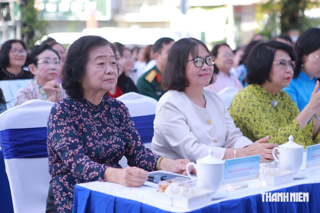 Nguyên Phó chủ tịch nước Trương Mỹ Hoa dự lễ phát động phong trào phụ nữ TP.HCM- Ảnh 1.