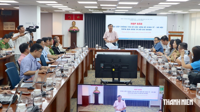 Lấn chiếm vỉa hè, học sinh phải đi bộ dưới lòng đường: Công an TP.HCM nói gì? - Ảnh 3.
