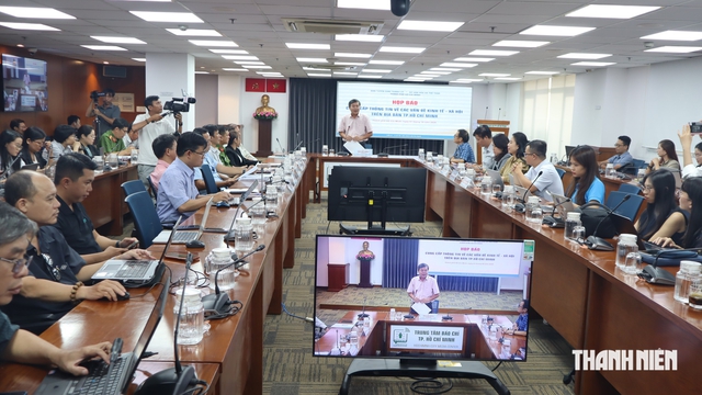 Phường hơn 102.000 dân, nhiều người nhập cư ở TP.HCM giải áp lực trường lớp thế nào? - Ảnh 1.