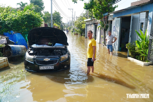 TP.HCM hạn chế người d&acirc;n qua khu vực ngập s&acirc;u, nguy cơ sạt lở- Ảnh 2.