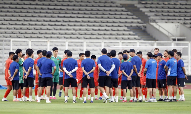L&ecirc; Giang Patrik n&eacute;n đau tập luyện, liệu đủ sức bắt ch&iacute;nh khi đấu Pakistan: HLV Lee Won-jae sẽ quyết định- Ảnh 8.