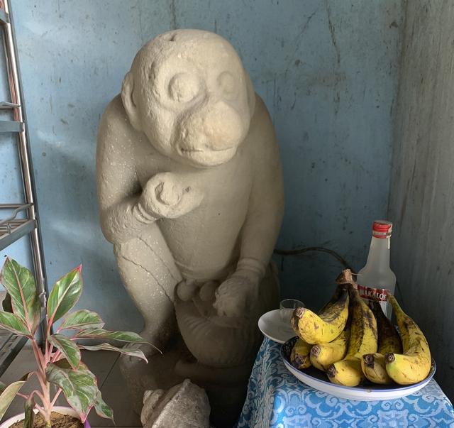 Giao nộp cổ vật tượng thần khỉ Hanuman quý hiếm, được thưởng và ý nghĩa đằng sau- Ảnh 1.
