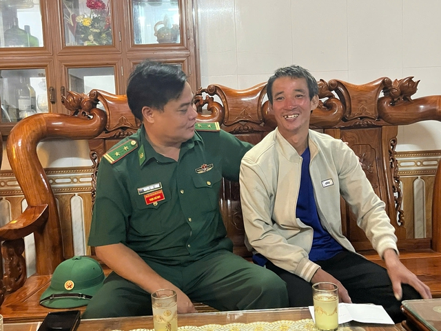 Thuyền trưởng 8 giờ mất tích trên biển: 'Tôi nghĩ về vợ con và cố bơi…’- Ảnh 2.