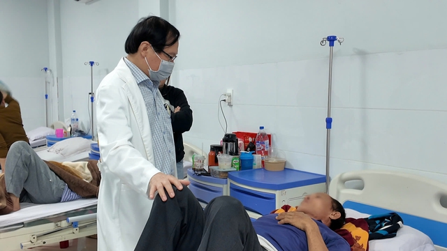 18 người nghi ngộ độc sau khi ăn bánh mì ở Quảng Ngãi: Tạm dừng kinh doanh- Ảnh 2.