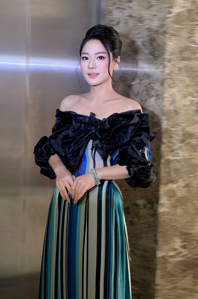 Ánh Linh tái xuất sau biến cố, tiết lộ mối quan hệ với ba nuôi Hoài Linh - Ảnh 2.