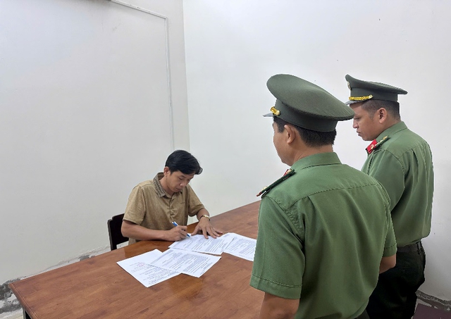 Công an Cần Thơ khởi tố 7 bị can trong vụ án làm tiền giả- Ảnh 1.