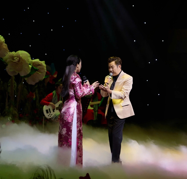 Con gái nuôi xinh đẹp, vừa đi hát vừa bán xôi của cố nghệ sĩ Phi Nhung - Ảnh 5.