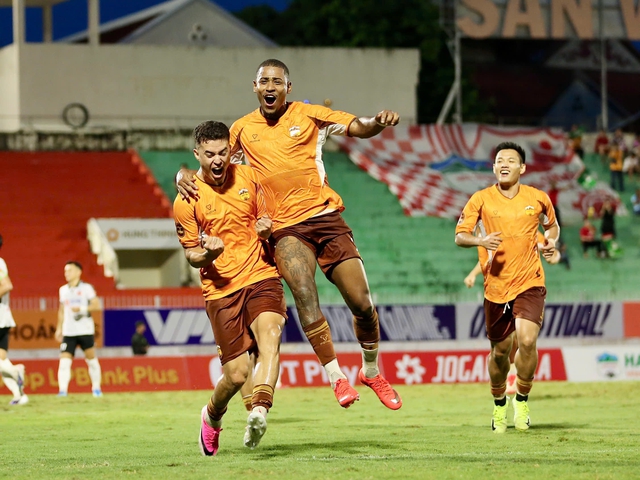 Bảng xếp hạng V-League mới nhất: HAGL thắng nhưng chưa thoát hiểm, cực bất ngờ vị trí của Thanh Hóa- Ảnh 1.