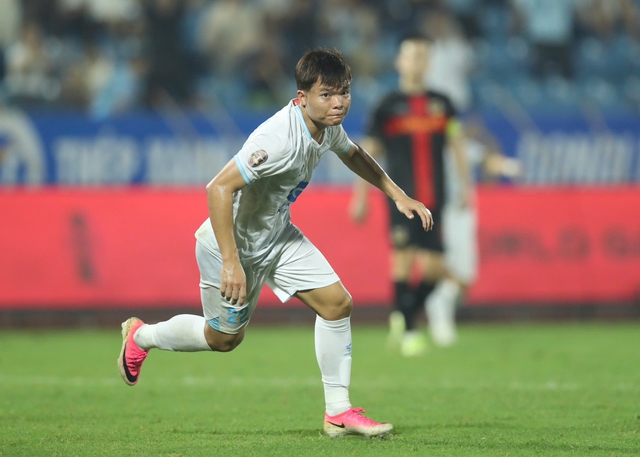Bảng xếp hạng V-League mới nhất: HAGL thắng nhưng chưa thoát hiểm, cực bất ngờ vị trí của Thanh Hóa- Ảnh 2.