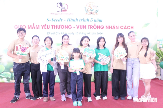 Thứ trưởng Bộ Nội vụ: 'Hạt giống yêu thương hôm nay sẽ thành cây xanh ngày mai' - Ảnh 7.