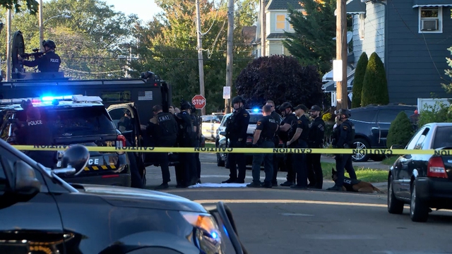 8 people, including 2 kids, pregnant woman, killed at home: police - Ảnh 1.