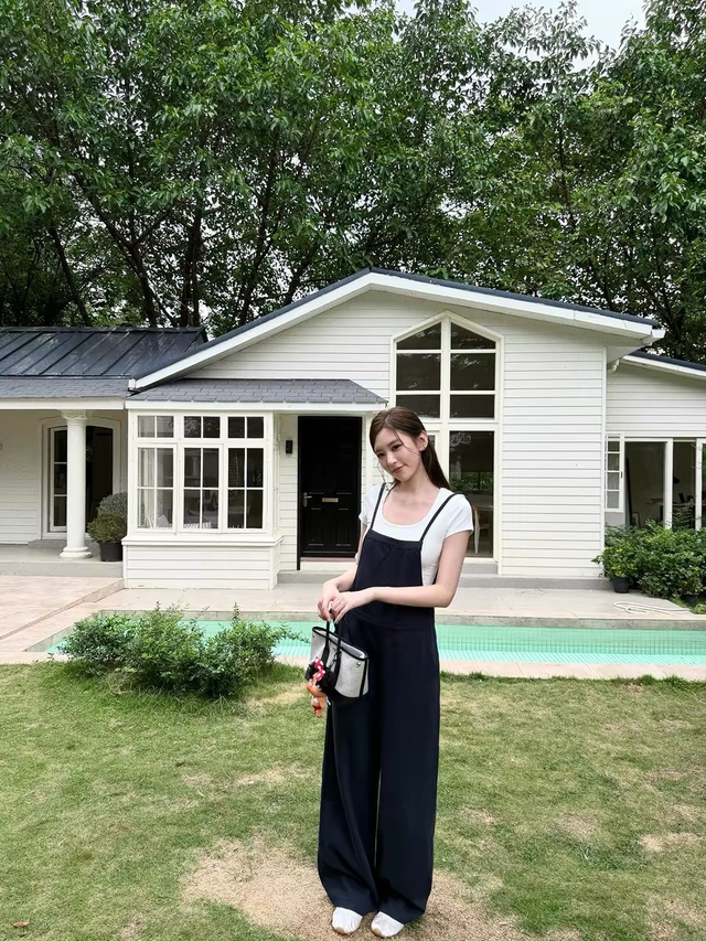 Quần yếm diện sao để vừa chất chơi, vừa toát lên vẻ nữ tính- Ảnh 2.