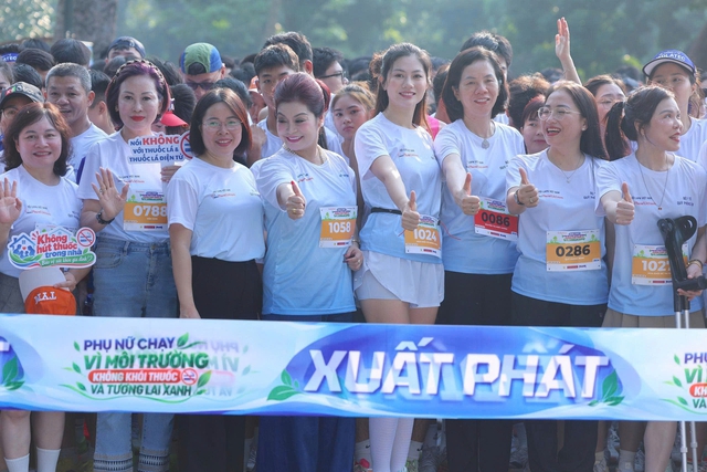 Gần 2.000 người tham gia giải chạy phụ nữ vì môi trường không khói thuốc- Ảnh 1.