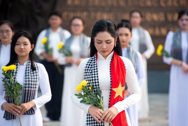 Ca sĩ Duyên Quỳnh tái hợp 'anh tài' Nguyễn Văn Chung - Ảnh 1.
