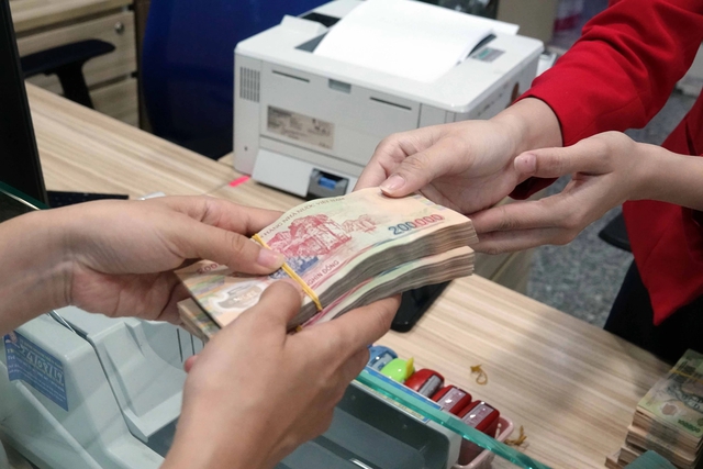 Lãi vay tiêu dùng tăng mạnh - Ảnh 1.