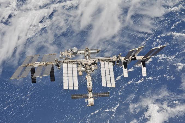 NASA issues long-awaited call to industry for private space stations - Ảnh 1.