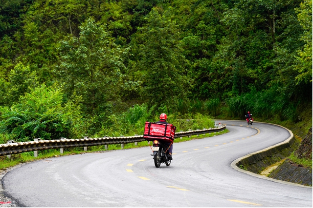 Hơn 100 đơn hàng và câu chuyện về những người không bỏ cuộc - Ảnh 1.