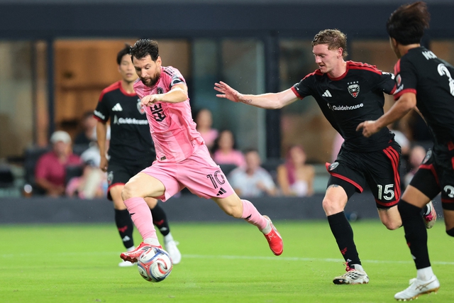 Messi lập c&uacute; đ&uacute;p, gi&uacute;p Inter Miami chiến thắng ngoạn mục: Cuộc đua v&ocirc; địch MLS c&agrave;ng th&ecirc;m n&oacute;ng- Ảnh 2.