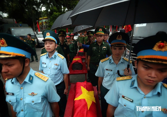 Chuẩn bị an táng hài cốt liệt sĩ quy tập tại công viên Lê Thị Riêng - Ảnh 1.