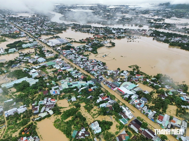 Sống chung với thiên tai: Khẩn trương dựng gác tránh lũ - Ảnh 1.