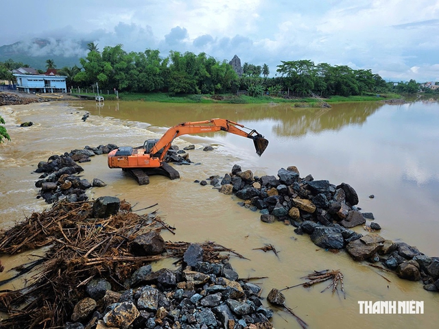 Sống chung với thiên tai: Khẩn trương dựng gác tránh lũ - Ảnh 6.