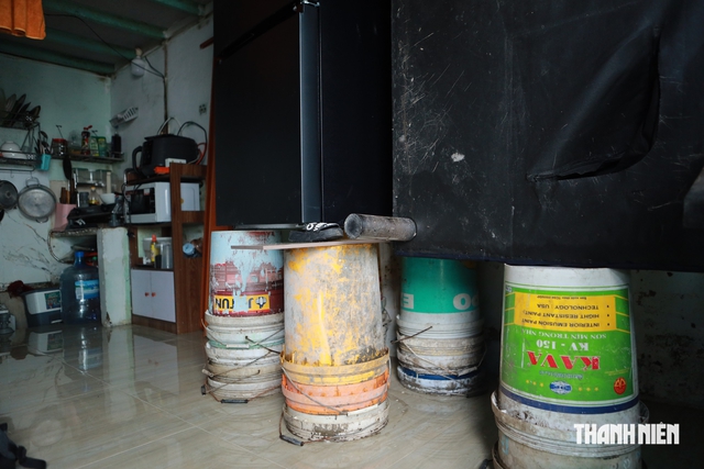 Sống chung với ngập ở TP.HCM: Phòng trọ ngập nước, ‘cuốn trôi’ 2 tháng lương công nhân - Ảnh 3.