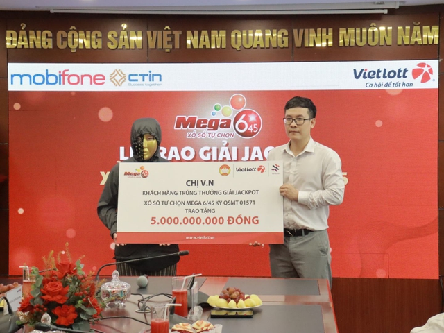 Nữ tỉ phú trúng gần 200 tỉ đồng Vietlott làm từ thiện 5 tỉ đồng - Ảnh 3.