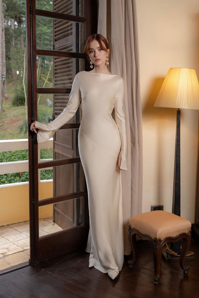 Đầm tay dài kín đáo nhưng vẫn biến nàng thành tâm điểm - Ảnh 3.