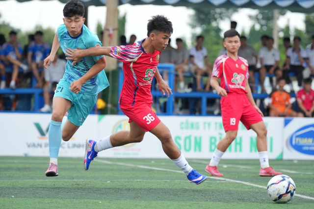 12 đội tranh tài giải bóng đá Hội đồng hương Nghi Sơn tại miền Nam- Ảnh 1.