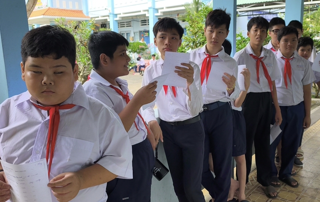 N&acirc;ng bước v&agrave;o đời cho c&aacute;c em - Ảnh 1.