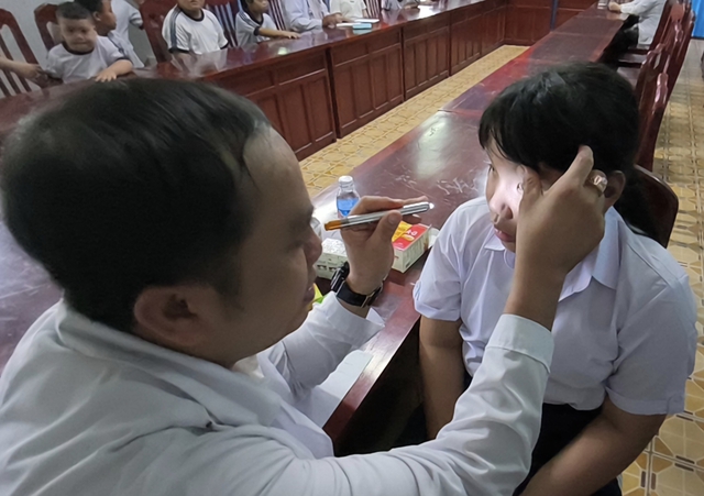N&acirc;ng bước v&agrave;o đời cho c&aacute;c em - Ảnh 7.