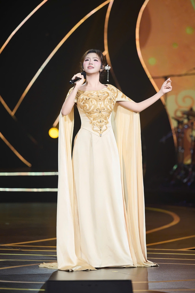 Kh&aacute;nh An g&acirc;y ch&uacute; &yacute; ở 'Sao Mai', khẳng định 'kh&ocirc;ng từ bỏ bolero' - Ảnh 3.