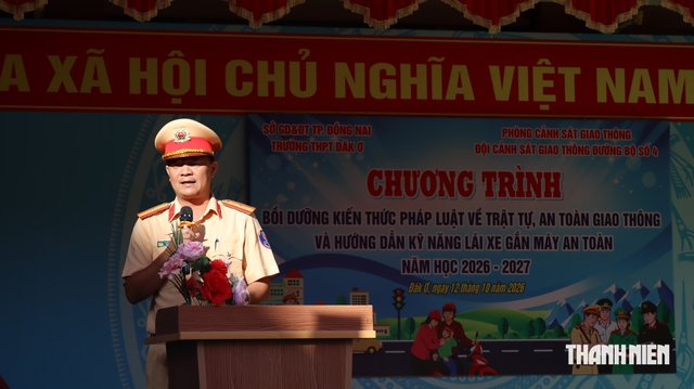 Nữ sinh bật khóc khi bị CSGT xử lý do vi phạm giao thông- Ảnh 9.