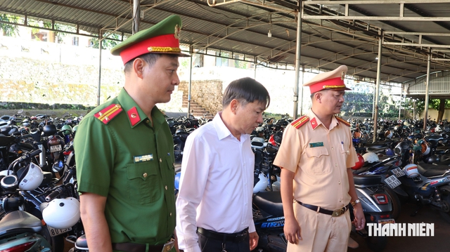 Nữ sinh bật khóc khi bị CSGT xử lý do vi phạm giao thông- Ảnh 10.