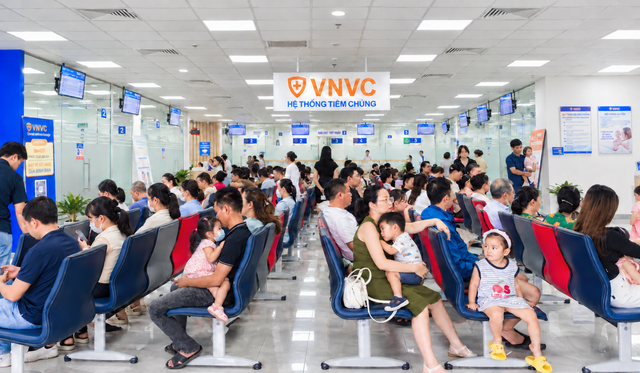 Hơn 100.000 trẻ em trên cả nước đã tiêm vắc xin tay chân miệng tại VNVC- Ảnh 1.