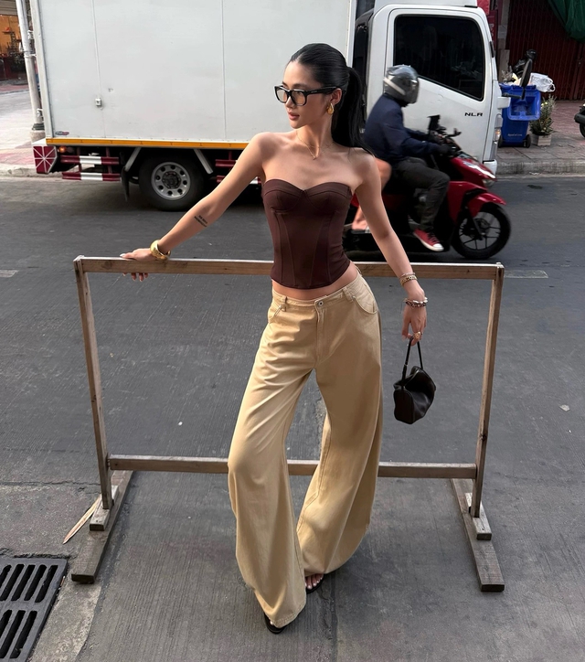 Muôn kiểu biến tấu với áo corset đa sắc- Ảnh 4.