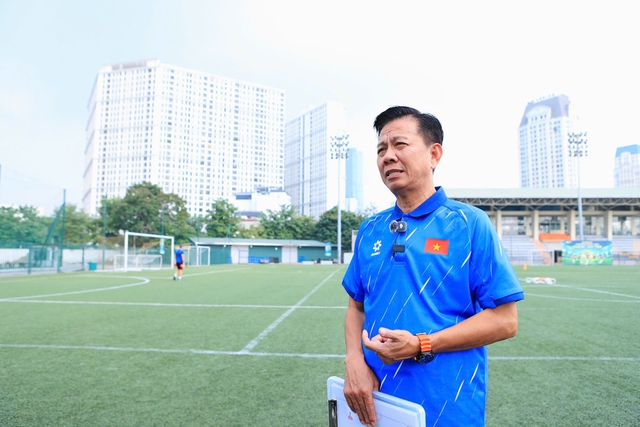 HLV Hoàng Anh Tuấn nói điều đặc biệt khi dẫn dắt U.15 Việt Nam dự World Cup - Ảnh 2.