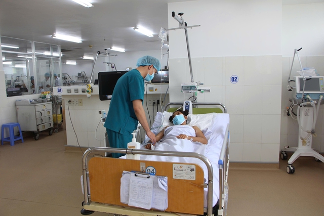 Kh&aacute;nh H&ograve;a: Cứu sống c&ocirc; g&aacute;i 19 tuổi ngộ độc nặng nhờ kỹ thuật ECMO - Ảnh 1.